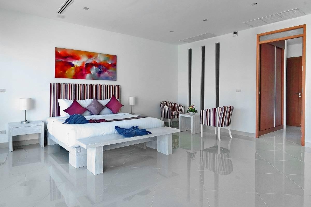 Property image - full photo 2