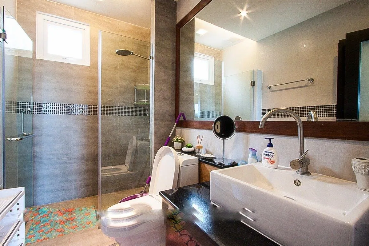 Property image - full photo 14