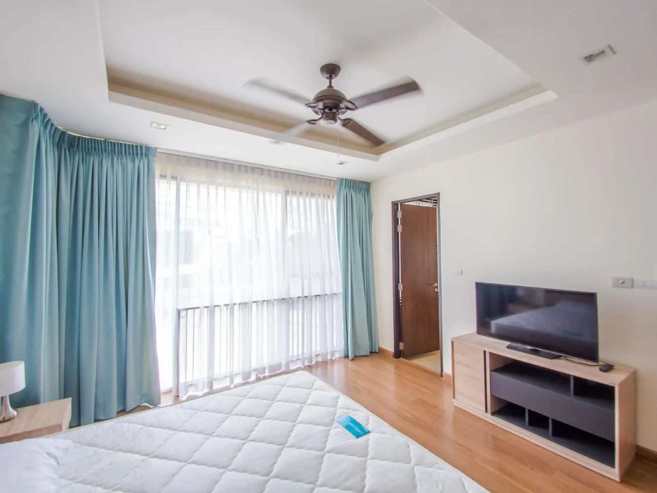 Property image - full photo 11
