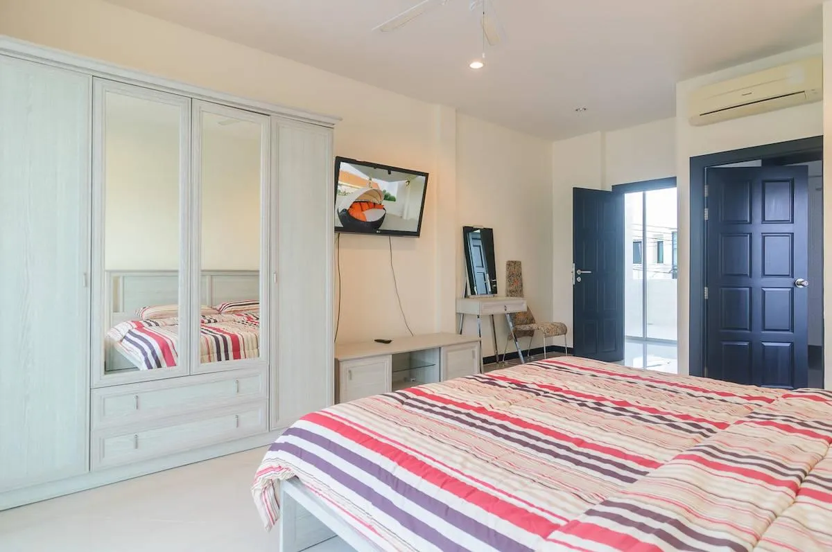 Property image - full photo 36
