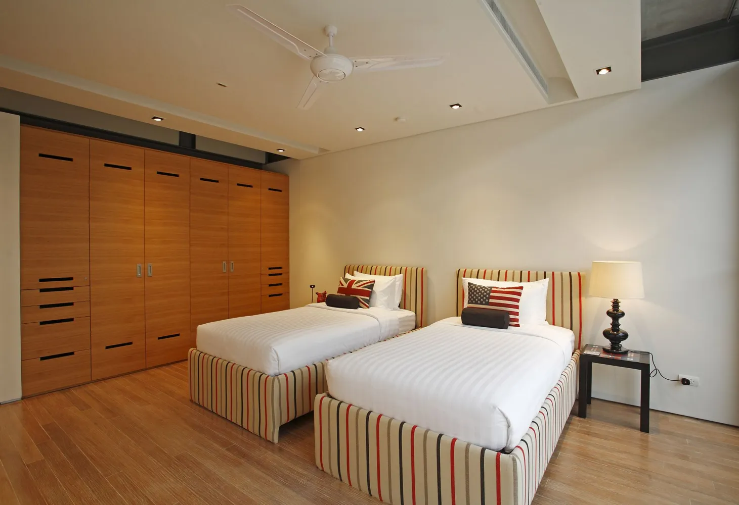 Property image - full photo 32