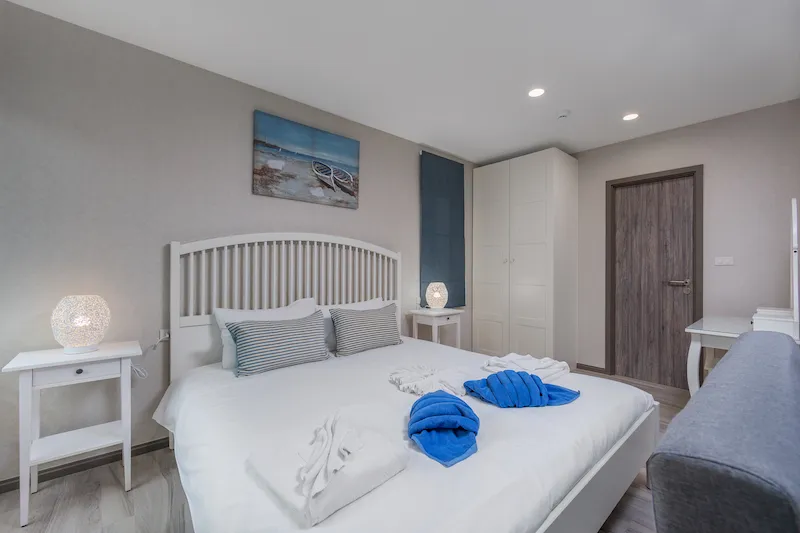 Property image - full photo 13