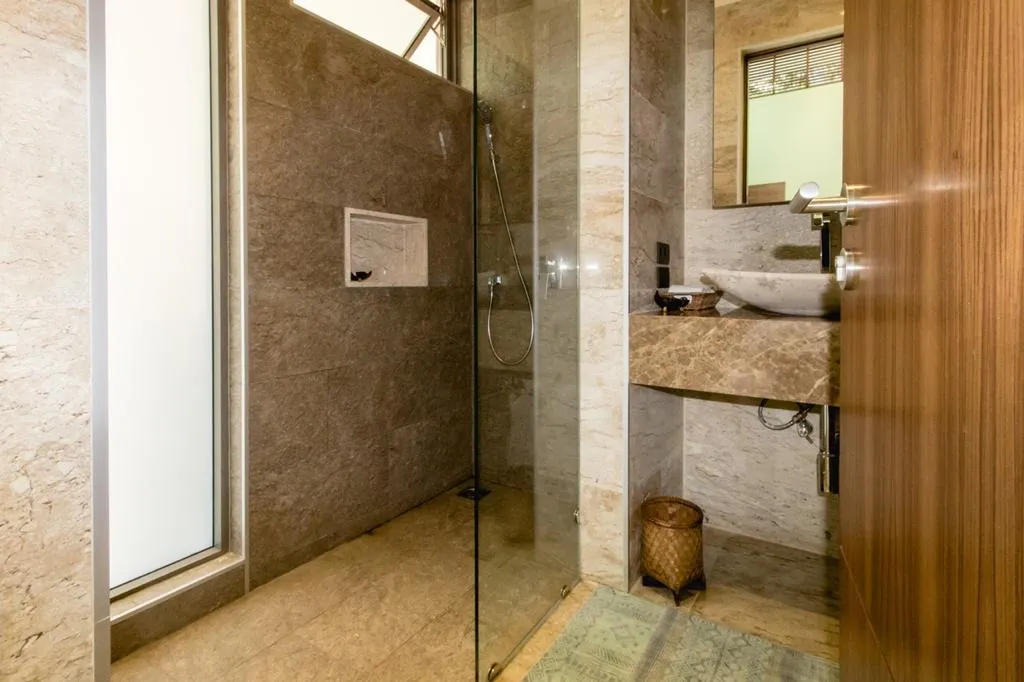 Property image - full photo 16