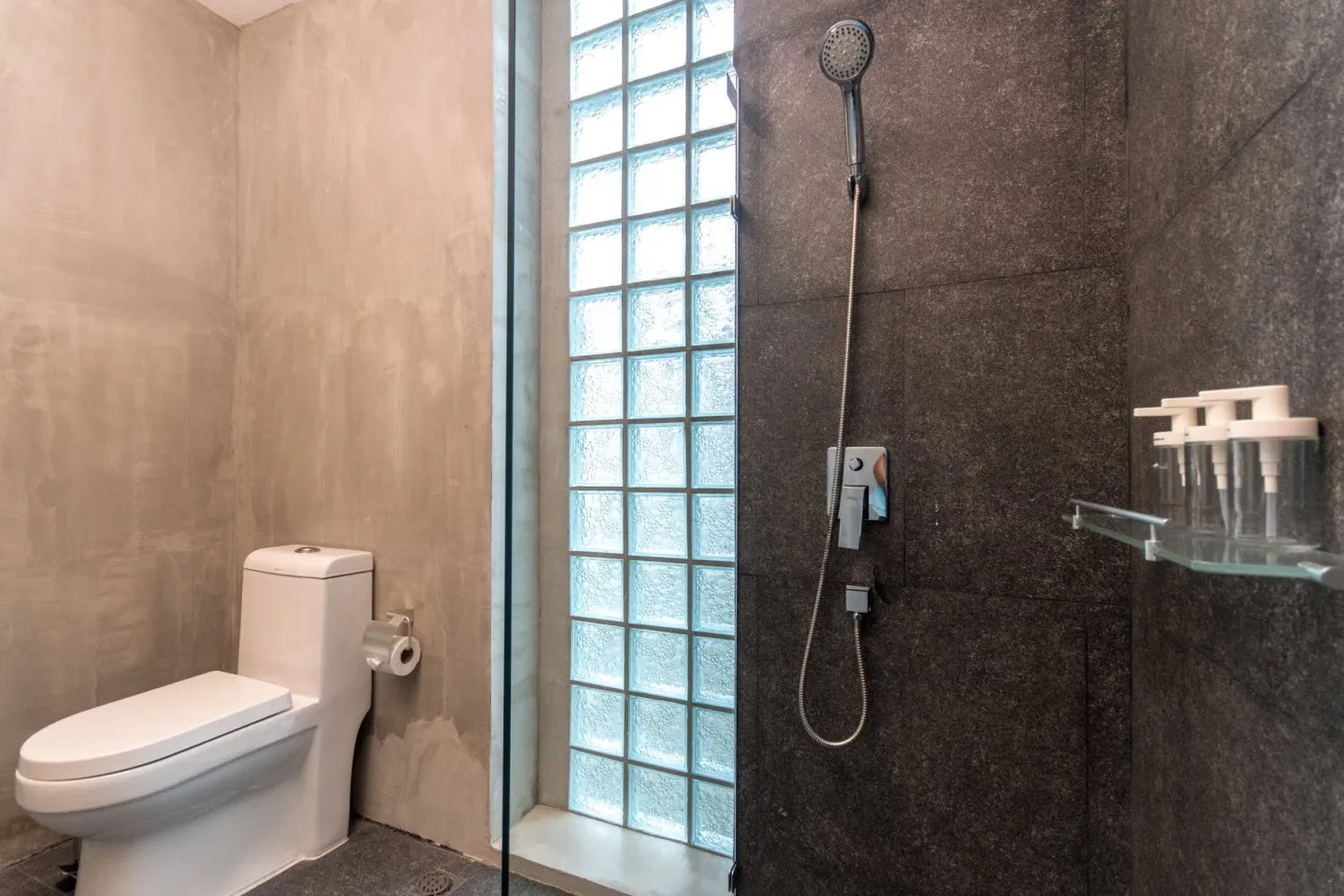 Property image - full photo 16