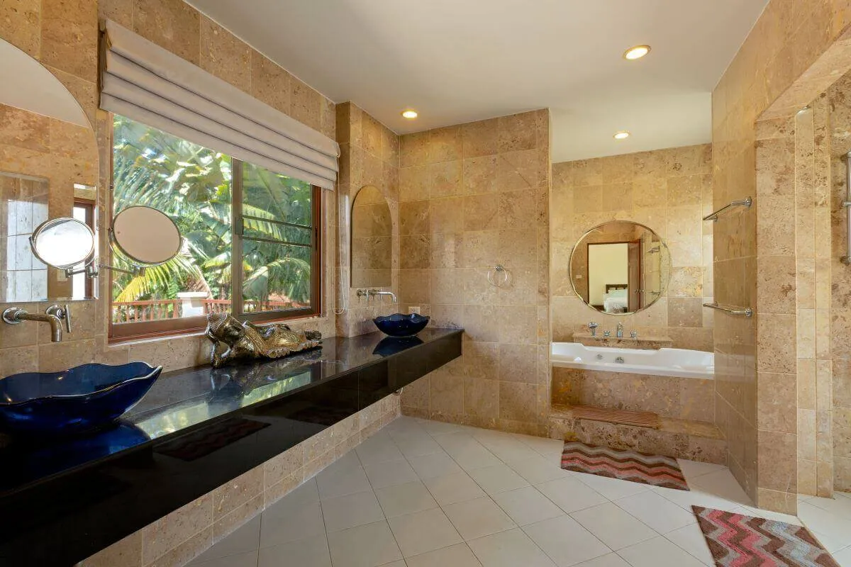 Property image - full photo 6