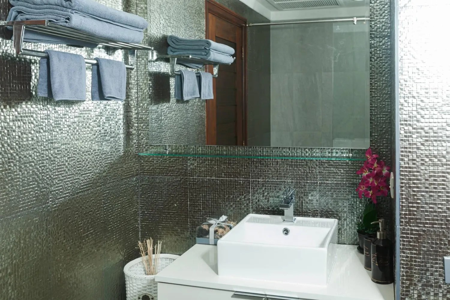 Property image - full photo 6