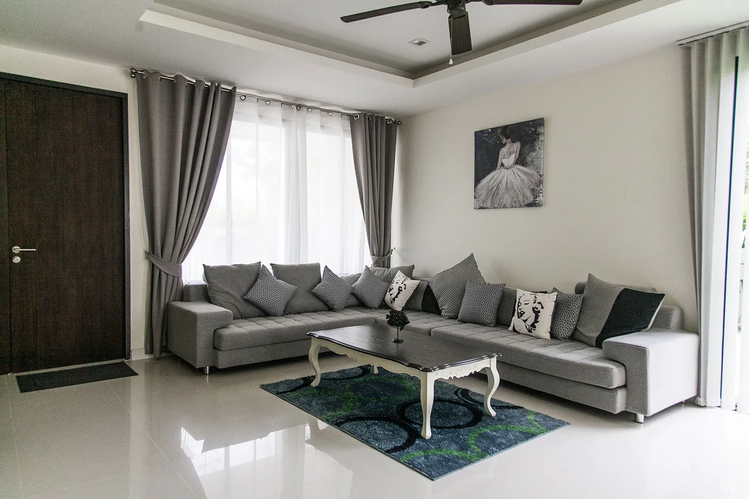 Property image - full photo 3