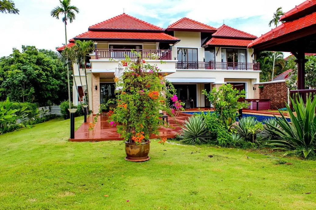 Property image - full photo 2