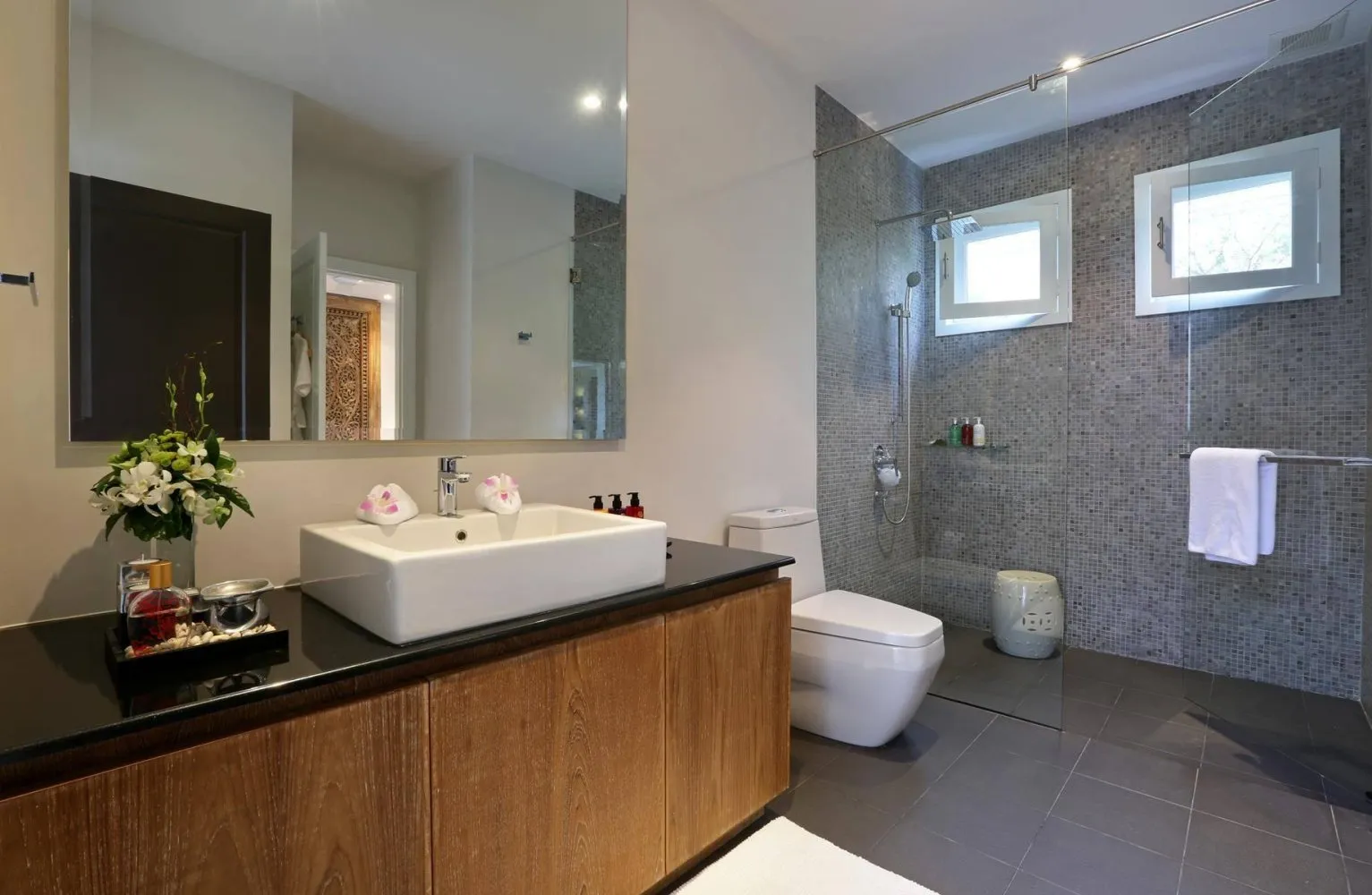 Property image - full photo 12