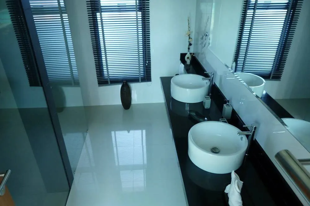 Property image - full photo 8