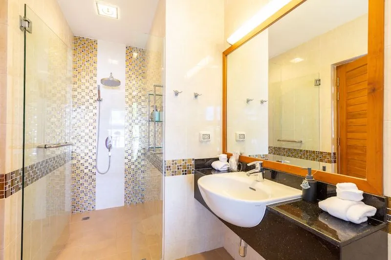 Property image - full photo 38
