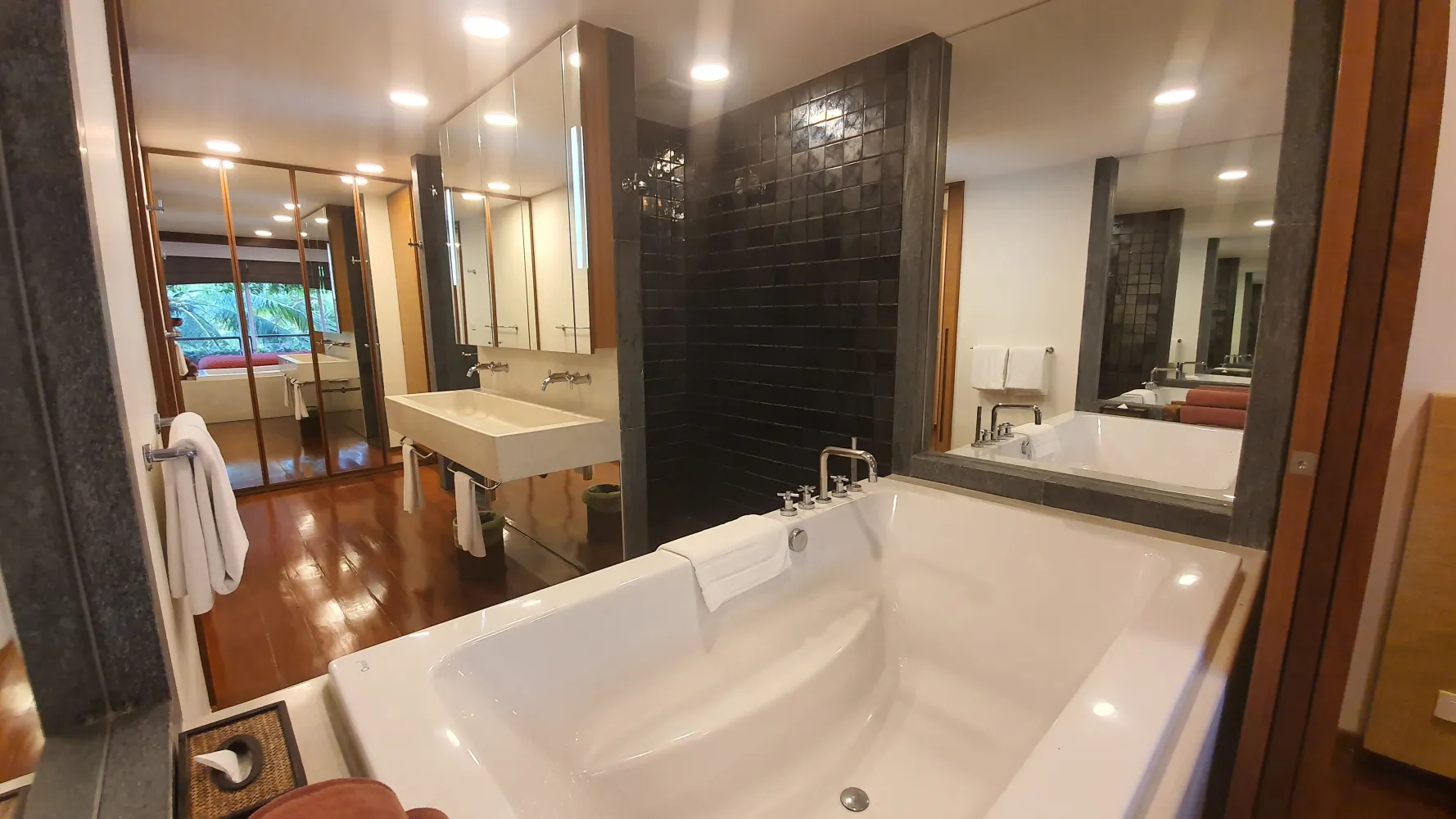 Property image - full photo 6