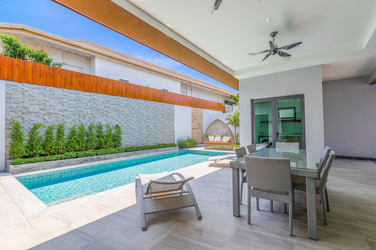 Property image - full photo 2