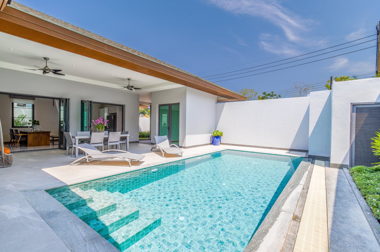Property image - full photo 3
