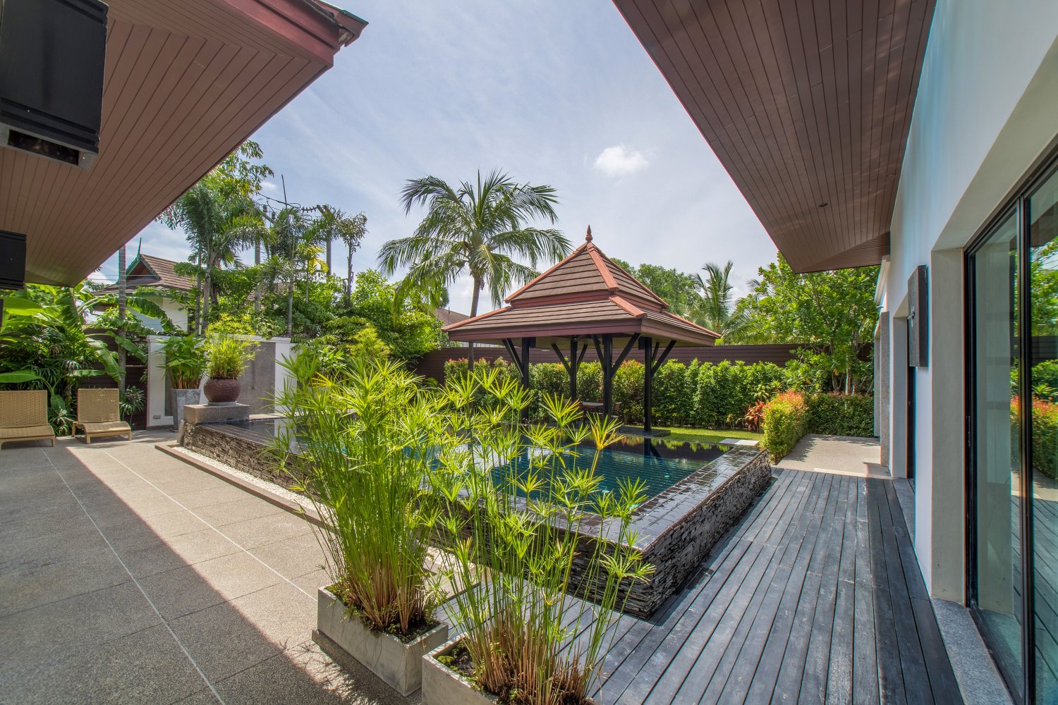 Property image - full photo 2