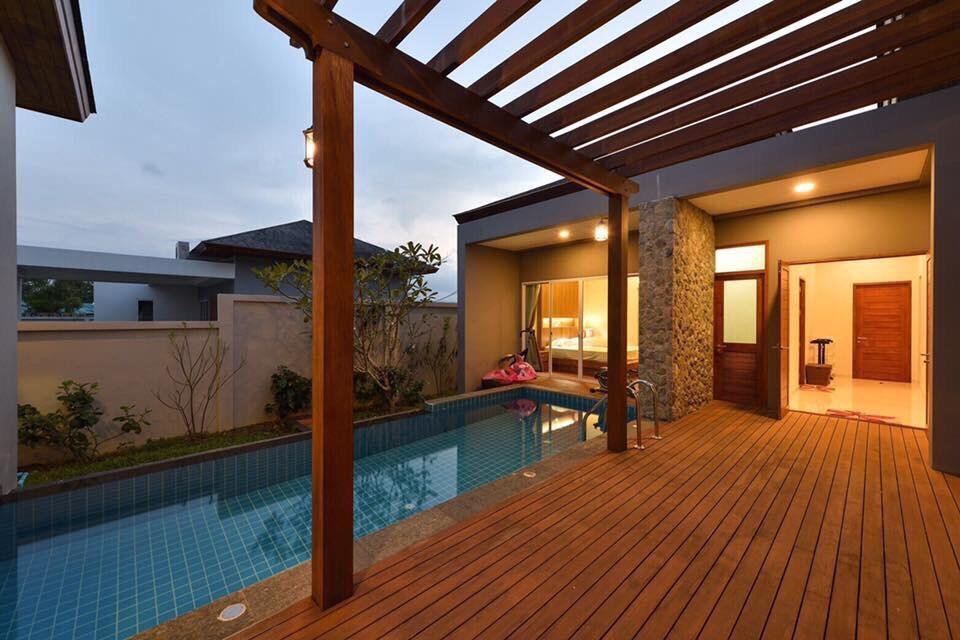 Property image - full photo 2