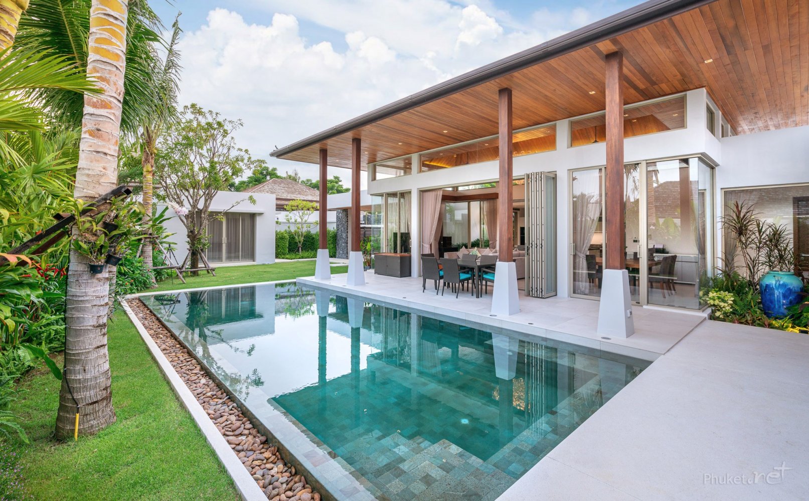 Property image - full photo 2