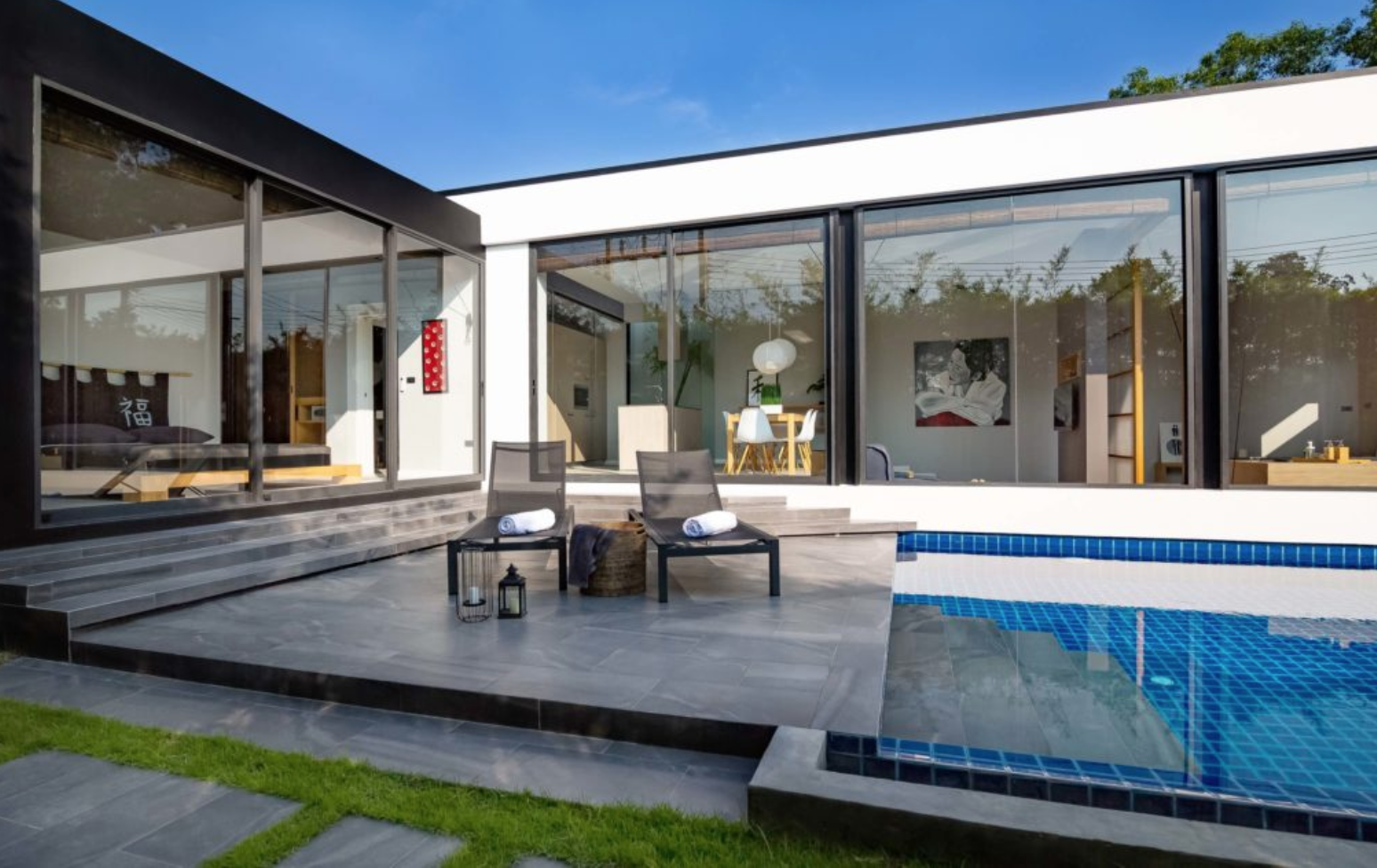 Property image - full photo 2