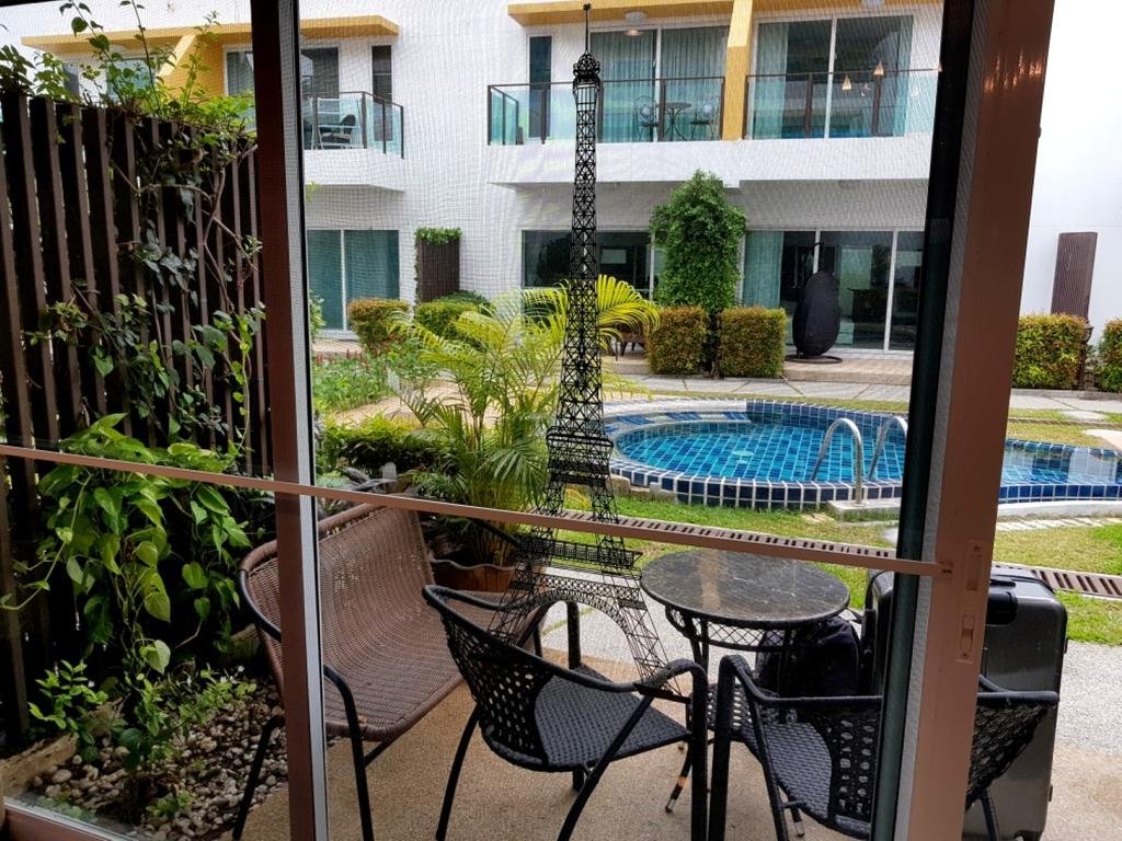 Property image - full photo 2