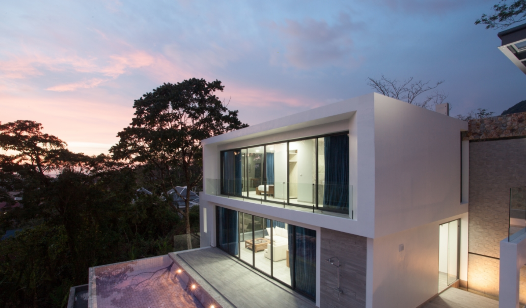 Property image - full photo 2