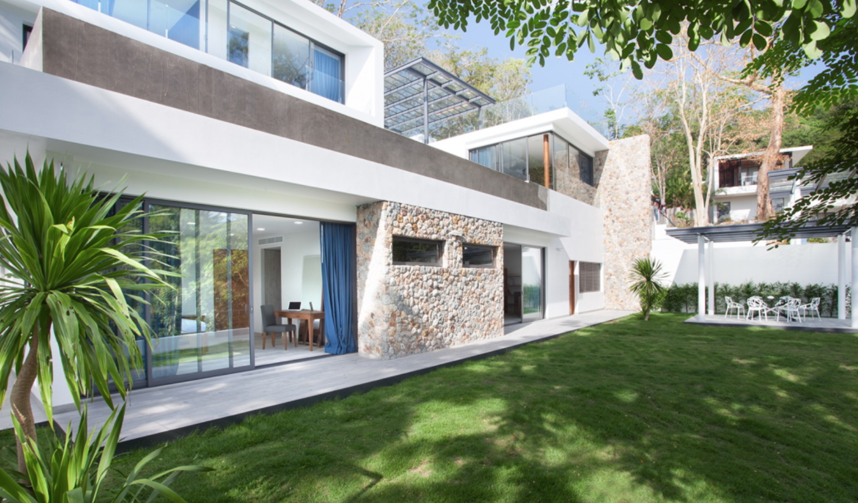 Property image - full photo 3