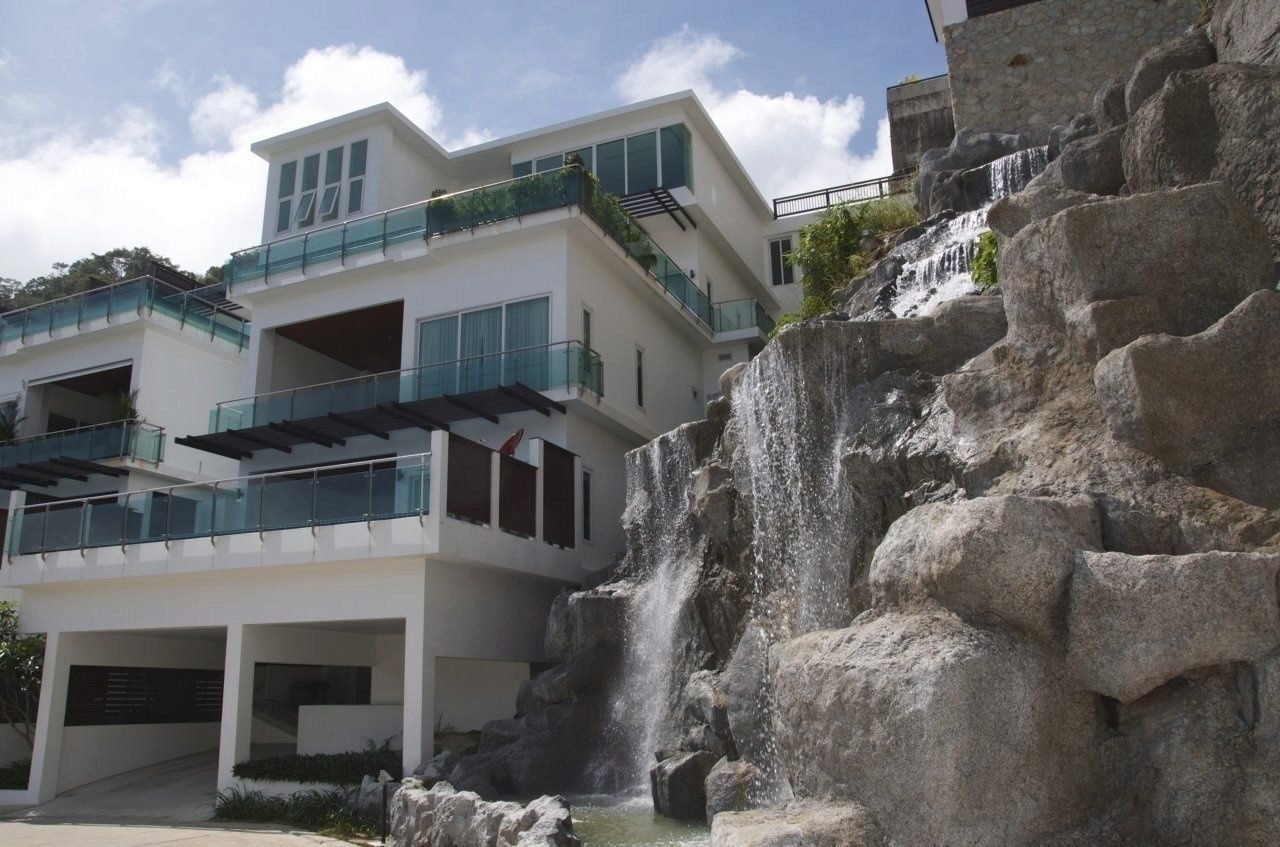 Property image - full photo 2