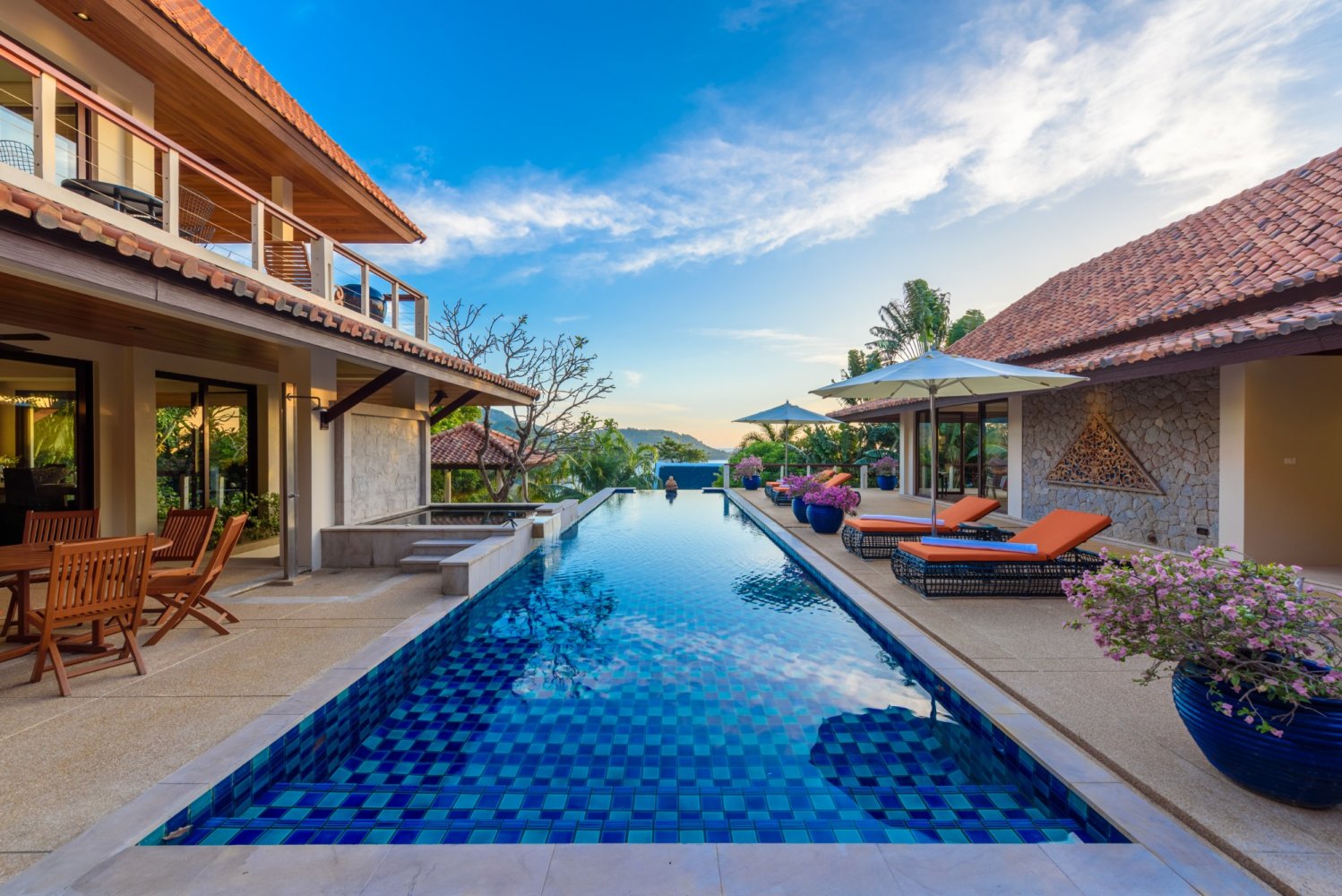 Property image - full photo 2