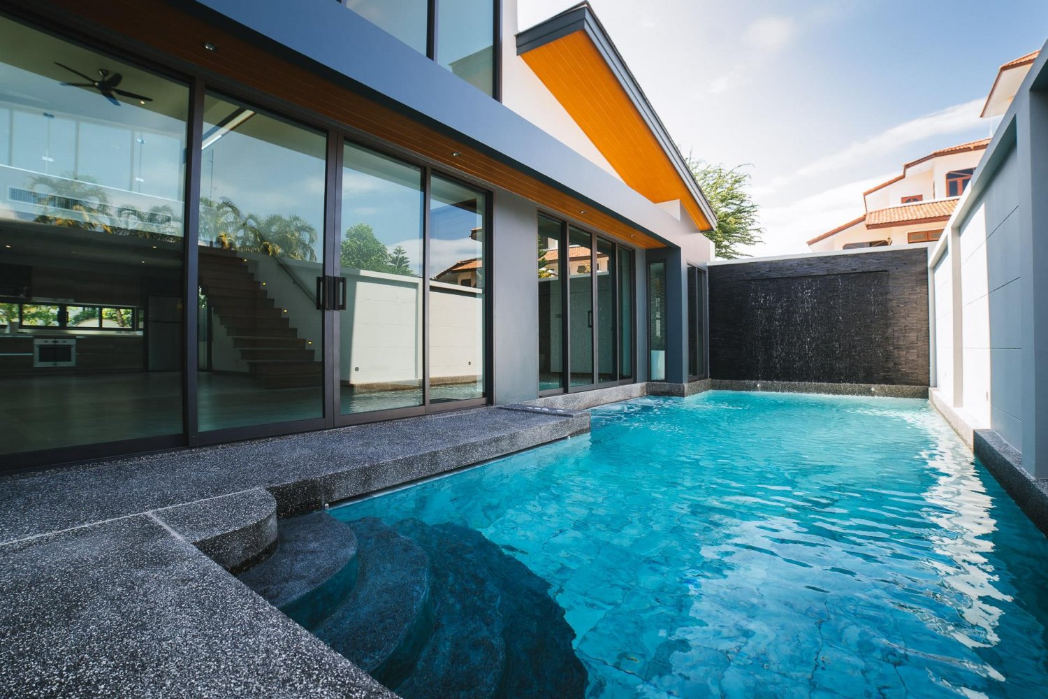 Property image - full photo 3