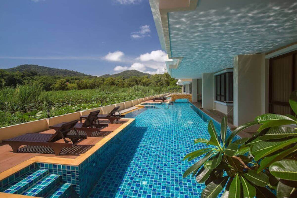 Property image - full photo 4