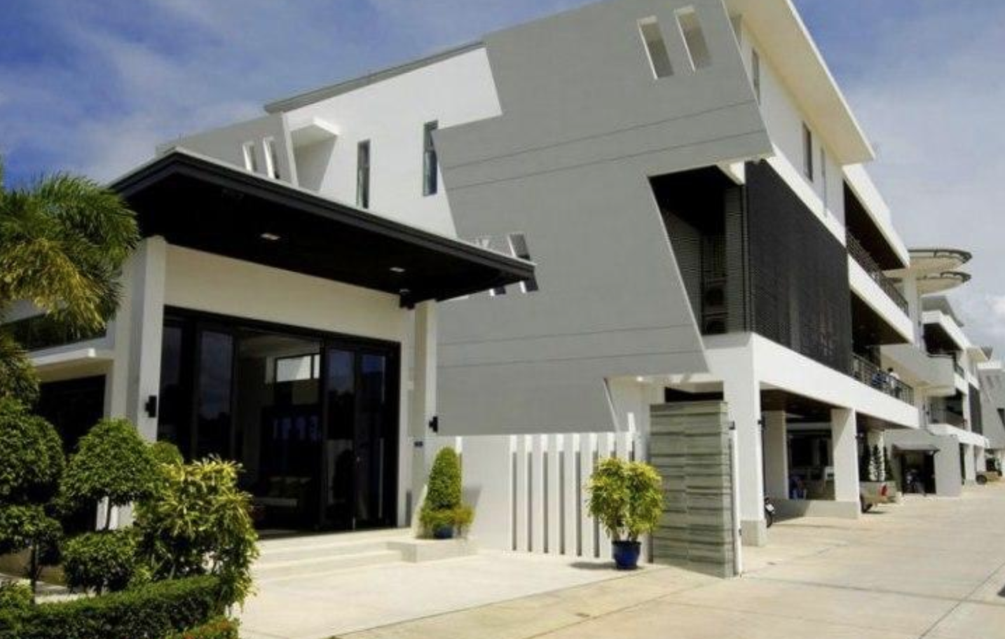 Property image - full photo 2