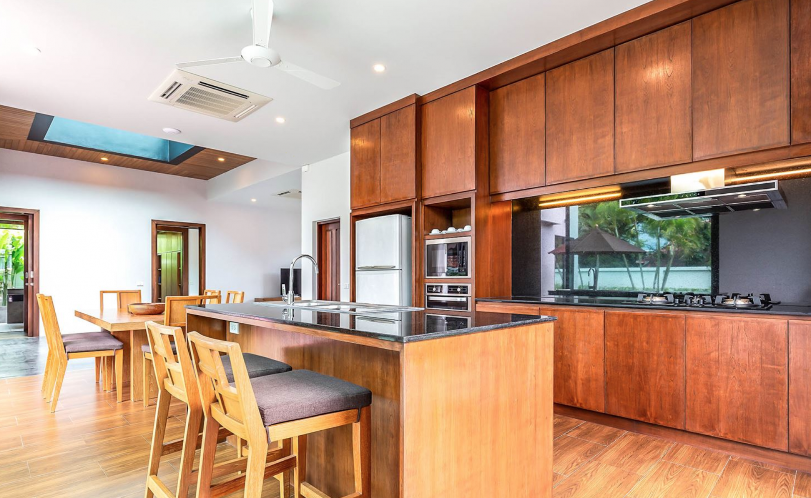 Property image - full photo 4