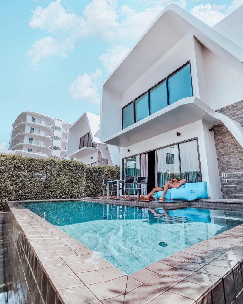 Property image - full photo 2