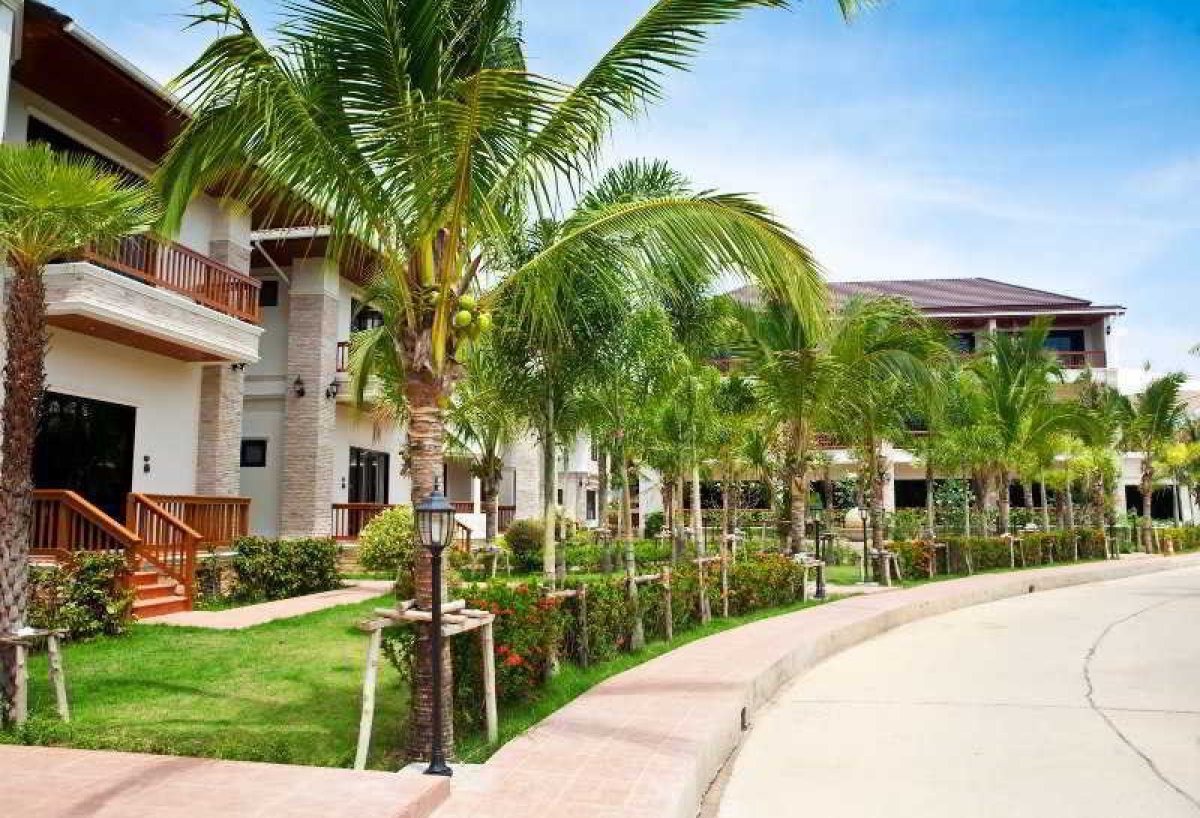 Property image - full photo 2