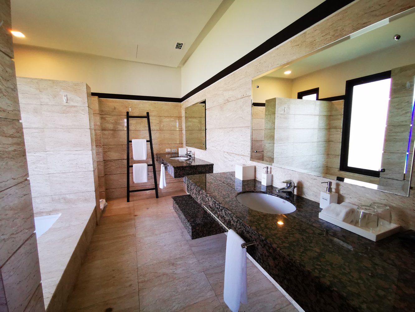 Property image - full photo 4
