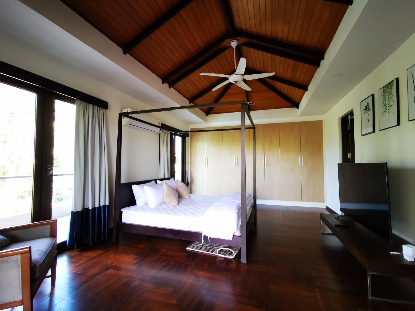 Property image - full photo 12