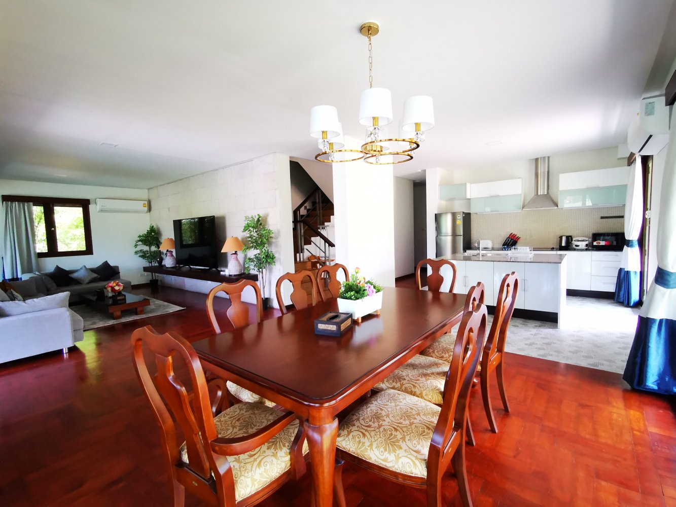 Property image - full photo 3