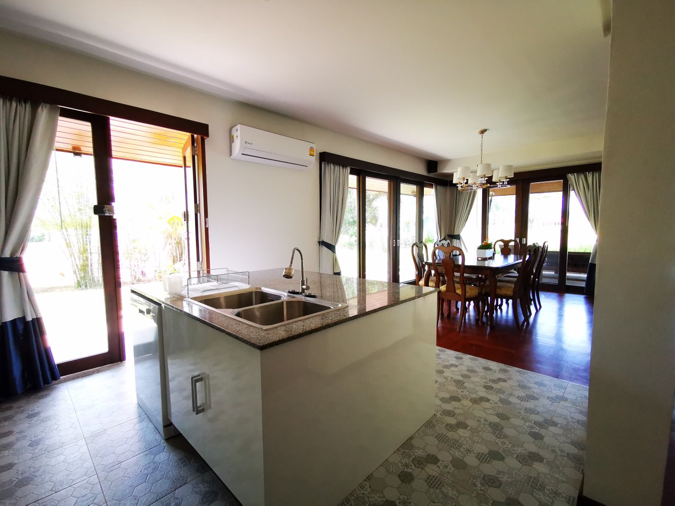 Property image - full photo 5
