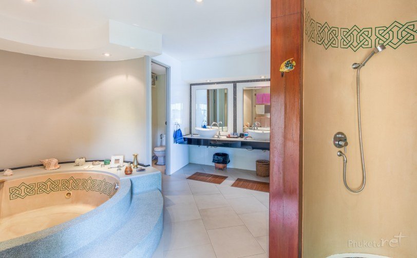 Property image - full photo 13