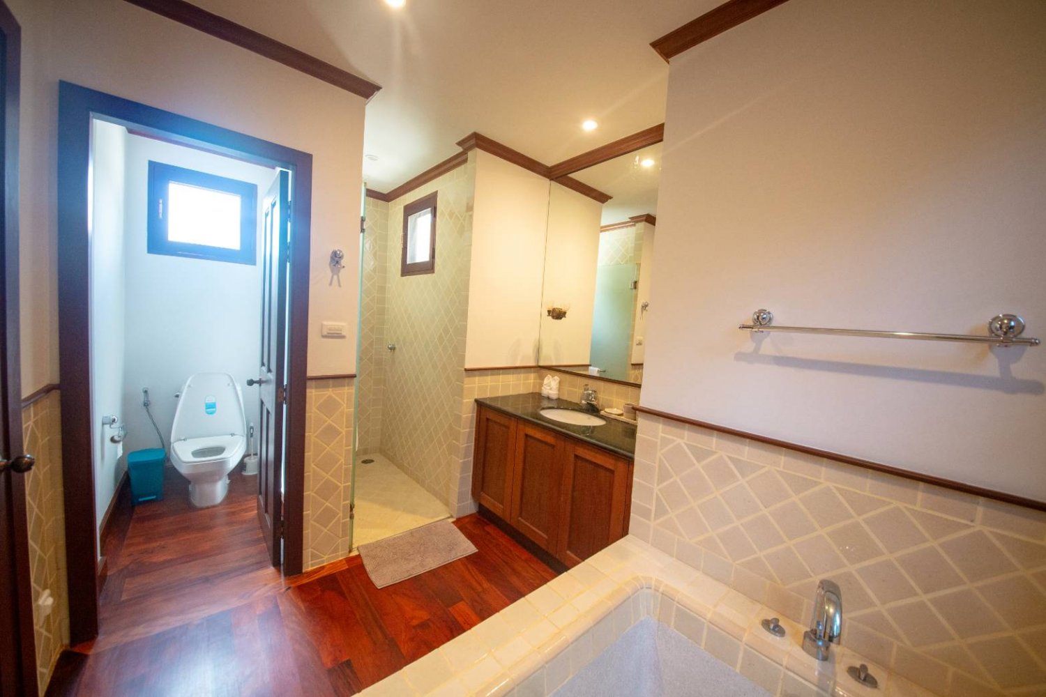 Property image - full photo 28