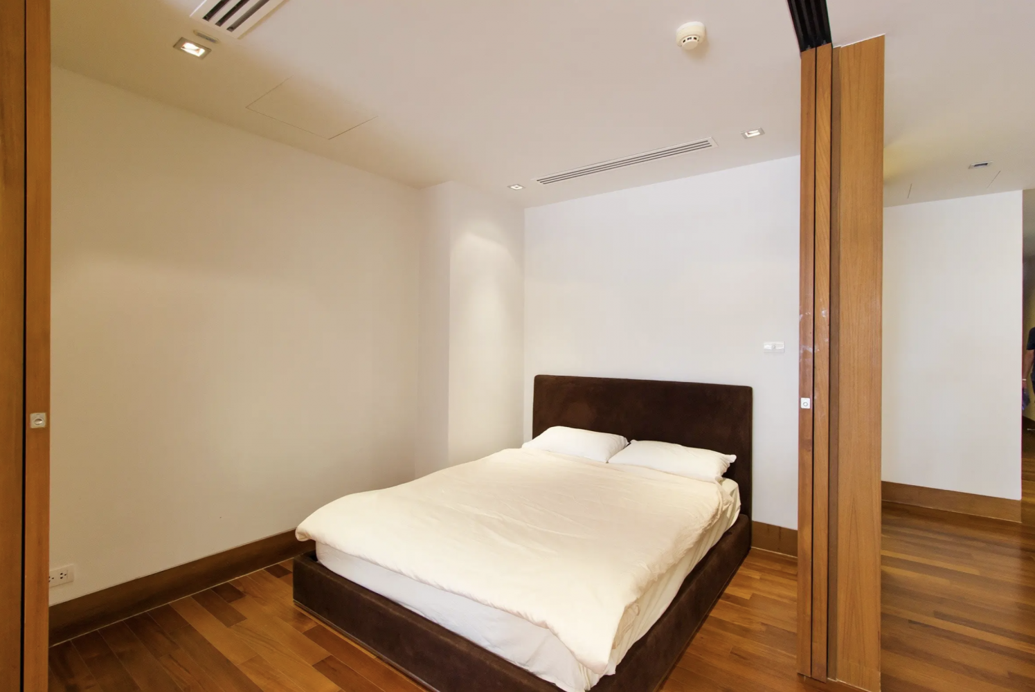 Property image - full photo 6