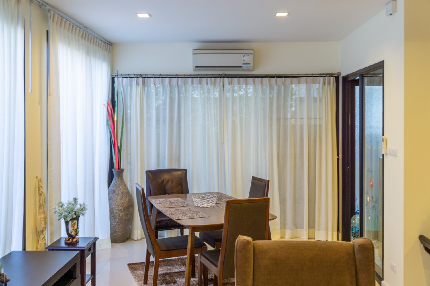 Property image - full photo 4