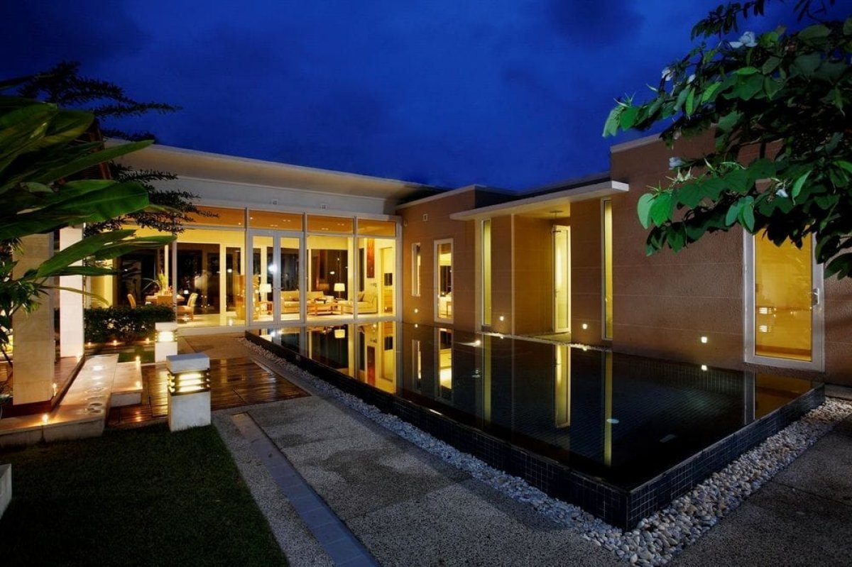 Property image - full photo 2