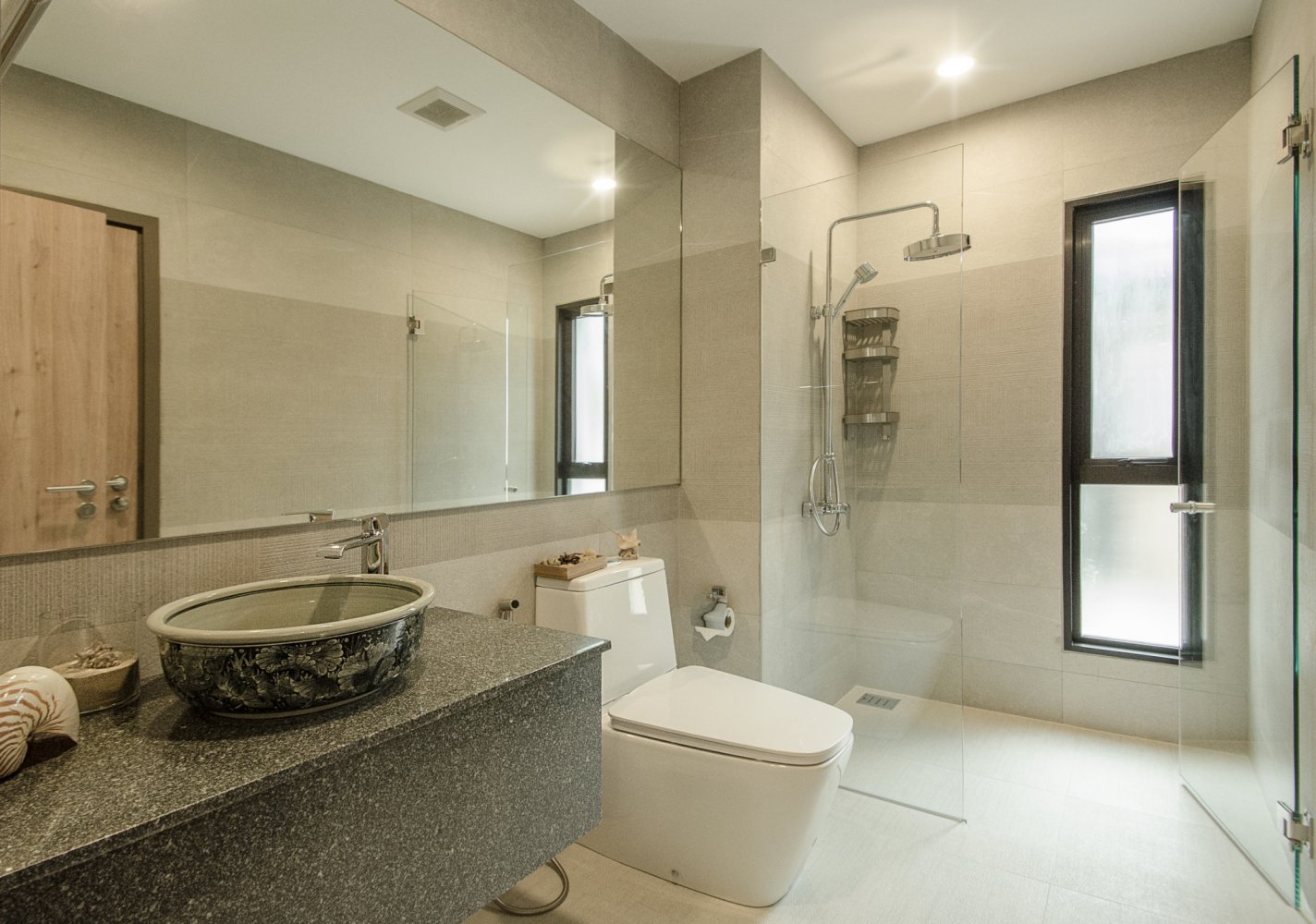 Property image - full photo 16