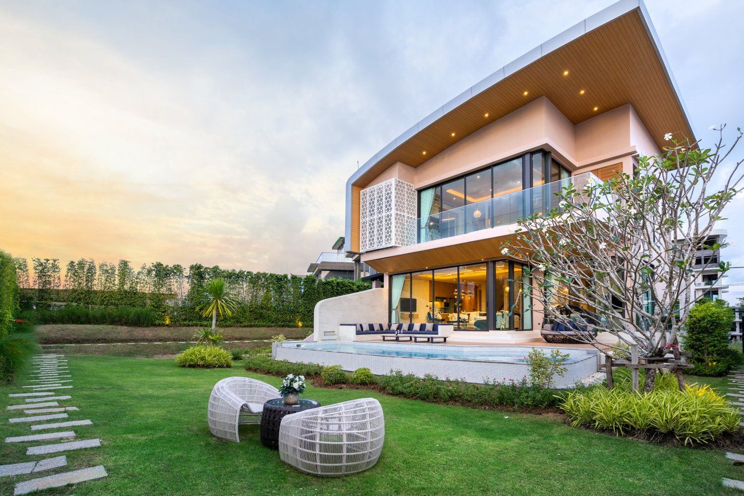 Property image - full photo 2