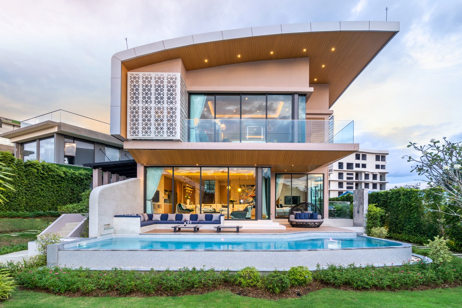 Property image - full photo 3