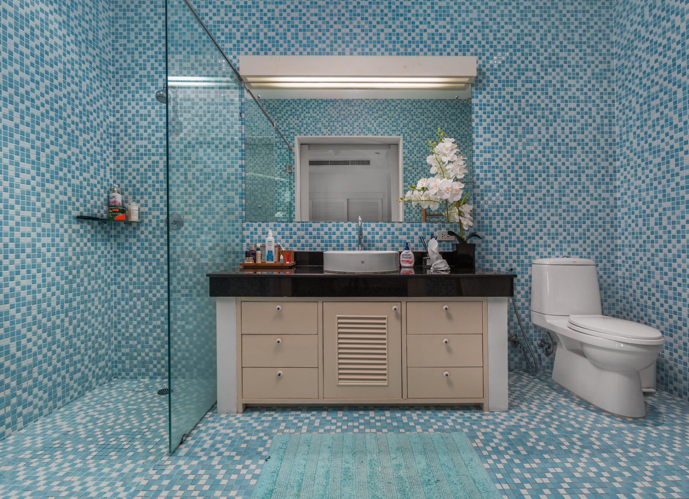 Property image - full photo 4