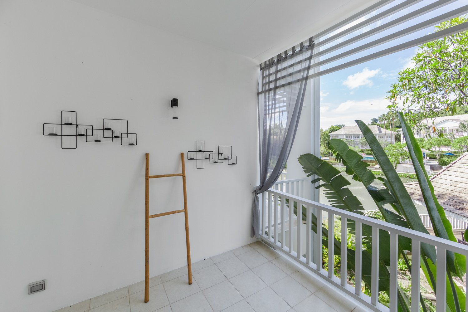 Property image - full photo 36