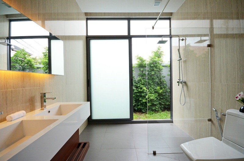 Property image - full photo 6