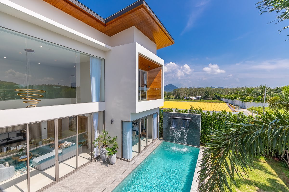 Property image - full photo 32