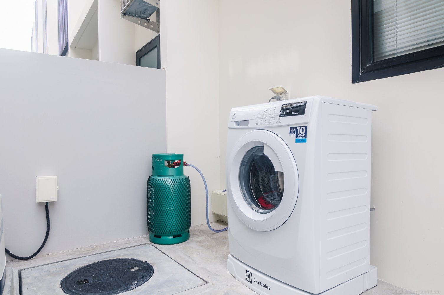Property image - full photo 16